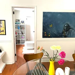  Holiday home Trendy Bohemian Bungalow, Close To Uptown, Plaza & Noda